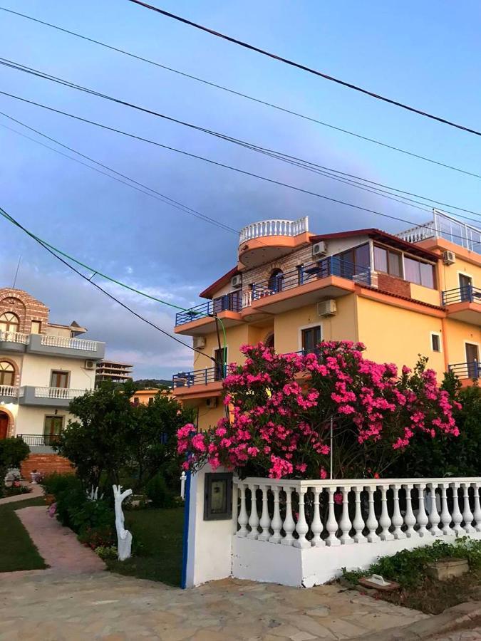 Vila Laura Pasha Βίλα Εξαμίλιο Εξωτερικό φωτογραφία
