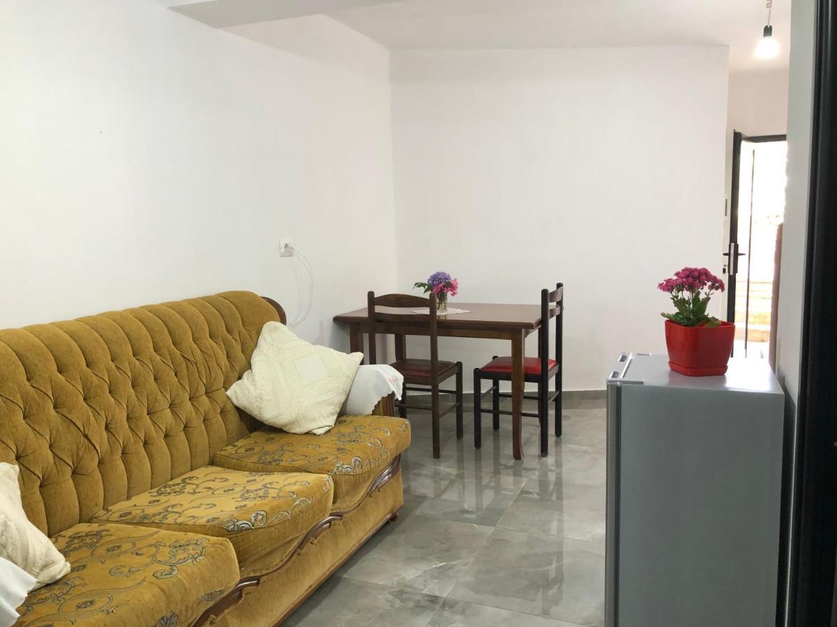 Vila Laura Pasha Βίλα Εξαμίλιο Εξωτερικό φωτογραφία