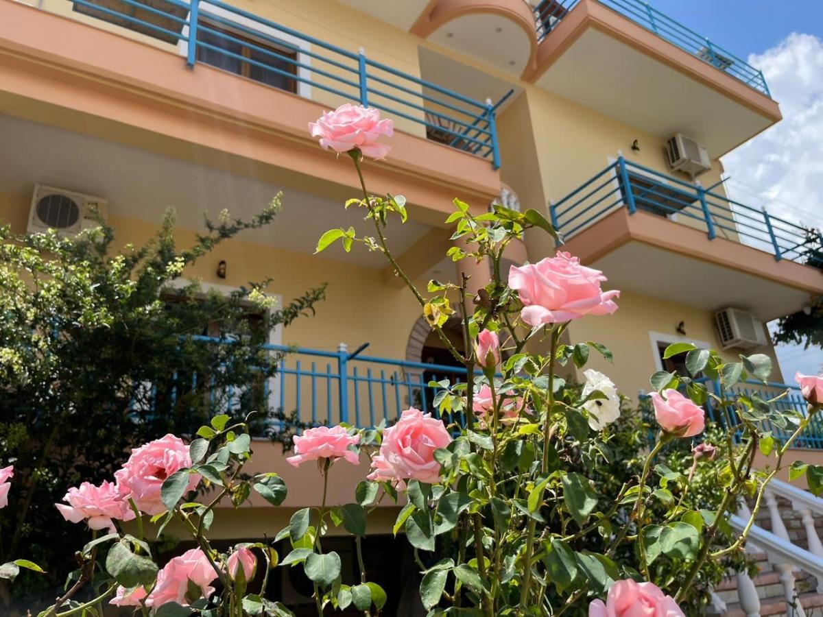 Vila Laura Pasha Βίλα Εξαμίλιο Εξωτερικό φωτογραφία