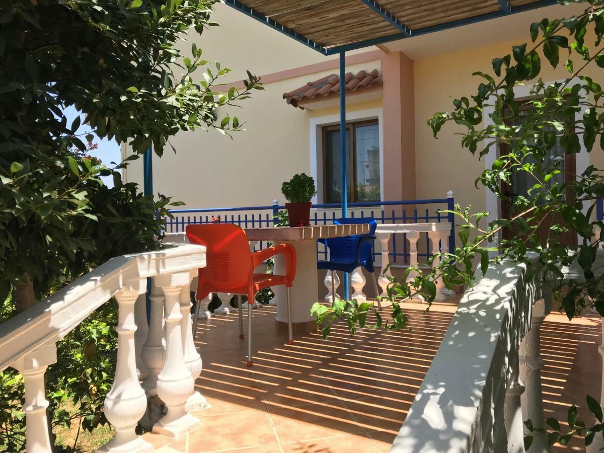 Vila Laura Pasha Βίλα Εξαμίλιο Εξωτερικό φωτογραφία