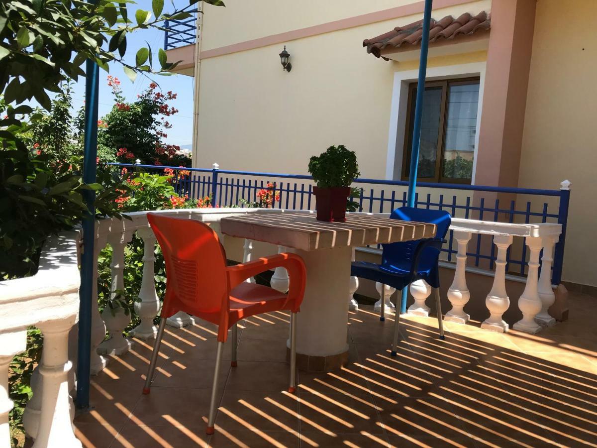 Vila Laura Pasha Βίλα Εξαμίλιο Εξωτερικό φωτογραφία