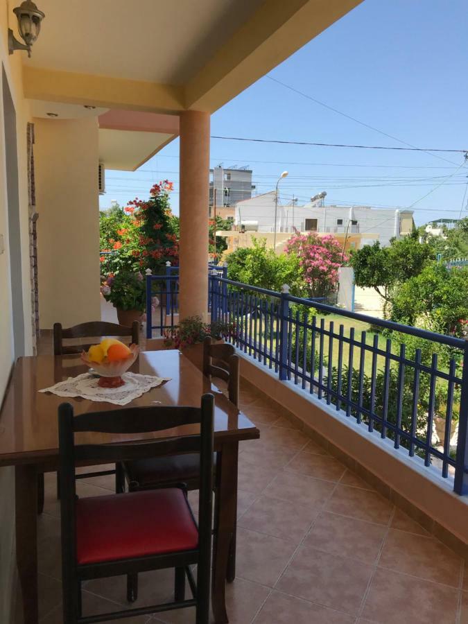 Vila Laura Pasha Βίλα Εξαμίλιο Εξωτερικό φωτογραφία