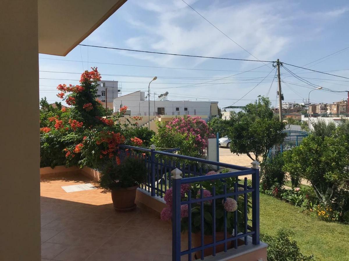 Vila Laura Pasha Βίλα Εξαμίλιο Εξωτερικό φωτογραφία